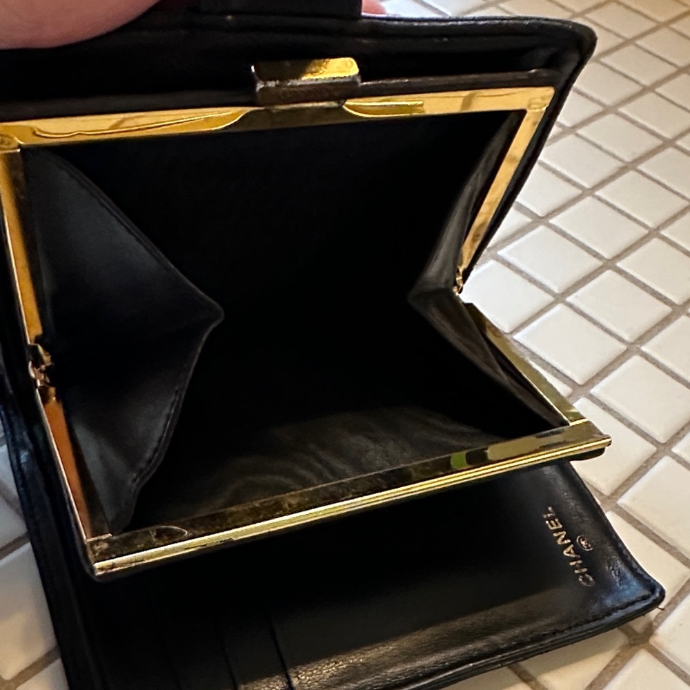CHANEL Black lambskin CC Leather Bifold Wallet Vintage - Picture 4 of 13